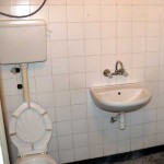 Банята преди ремонта.