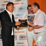 Г-н Николай Младжов предаде събраните средства на доц. Юрий Анастасов